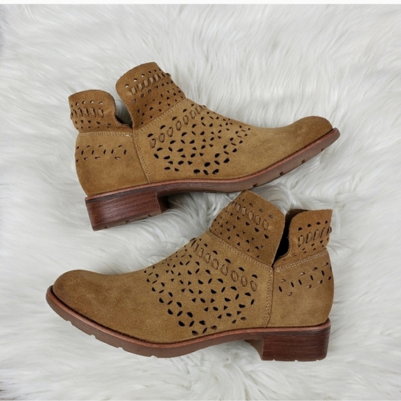 Sofft leather lazer cut booties 8.5 - Picture 13 of 15